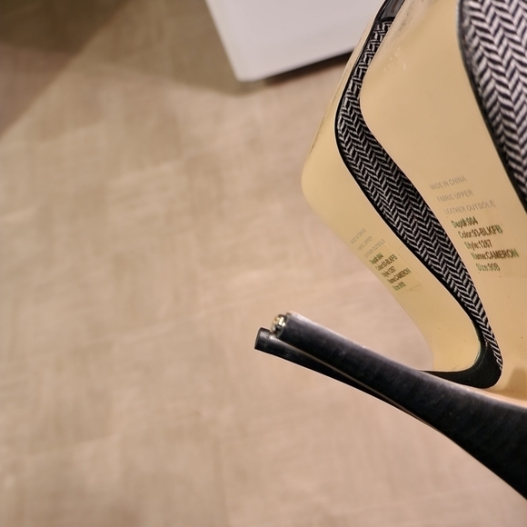 Bakers Cameron Black/White Heels 90B (left shoe need heel cover replaced) - Picture 8 of 11